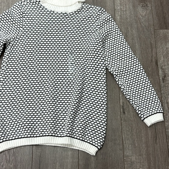 Karen Scott turtleneck sweater size medium new with tags black and white MEDIUM - Picture 4 of 5